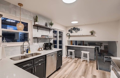 Ralston Valley House | The Arvada Retreat with WiFi, HotTub, Games, Gym and Lounge