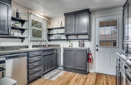 Granbury Hotel | The Baker House