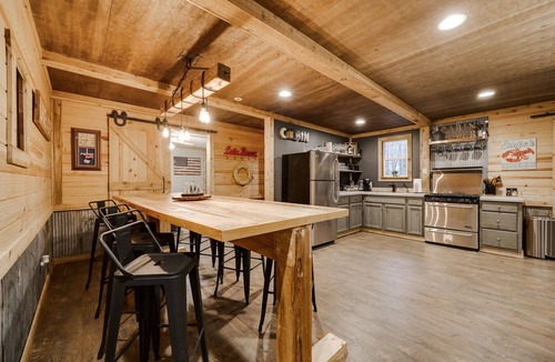 Bismarck House | The Base Cabin 🌟 Hot Tub 🌟 Walking Distance to Lake Degray