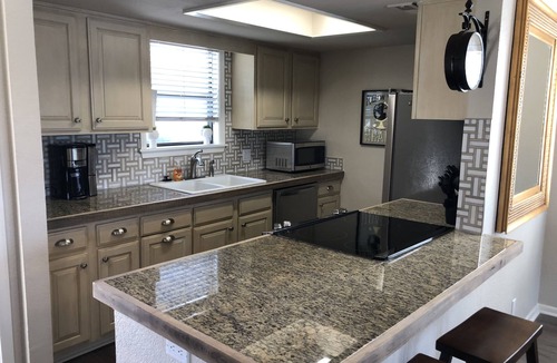 Lake Hamilton Condo | "The Bayliner" Lake Hamilton Condo: 2BR/2BA. Sleeps 6. Pool. Covered Boat Slip!