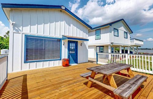 Barrett House | The Baytown Getaway - Guest House