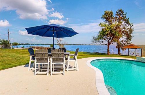 Barrett House | The Baytown Getaway - Guest House