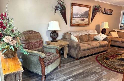 Shawnee House | The Bears Den: In ground storm shelter, Beautiful,comfy,cozy 3 bed 2 bath house