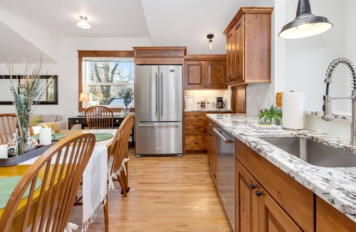 University Park Apartment | The Beautiful Bear’s Den! Walk to Old Town & CSU!