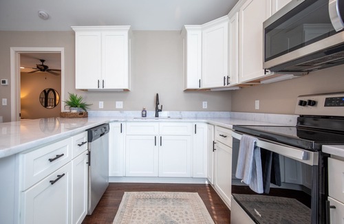 Oxford House | The Bee, Cozy 1BR Studio by Velvet Ditch Villas