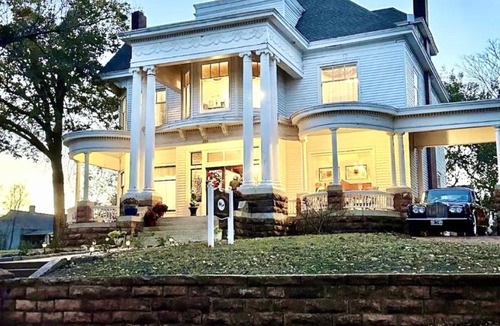 Guthrie Bed & Breakfast | The Bennett Room at The Judges Chambers