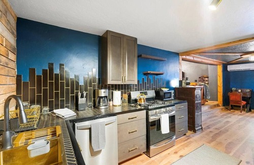 Albuquerque Apartment | The Bizarre and the Beautiful