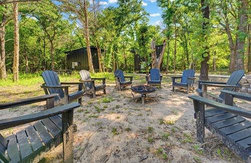Alvord Cabin | The Black Crow | Couples’ Escape + Pickleball