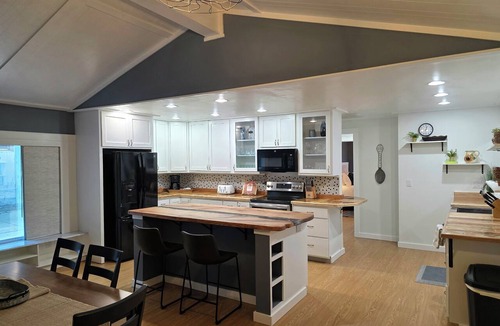Hermitage House | The Blue Heron Retreat - Lake Views, Party Perch & Dock Access with boat parking
