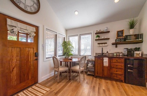 Elm Mott Ski Chalet | The Bobwhite Cabin 15MIN to Magnolia & Baylor