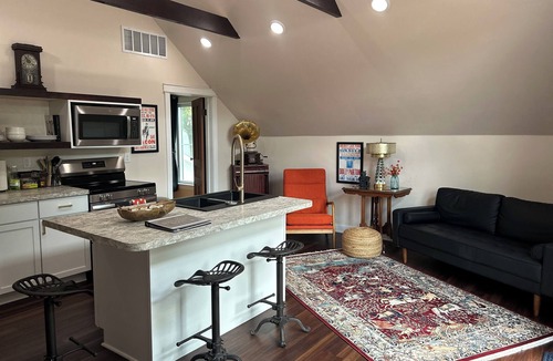 Nebraska City House | The Bootlegger’s Roost: Downtown, Hot Tub, Historic