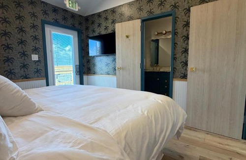 Surfside Beach Hotel | The Breeze Beachfront Resort