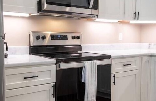 Oxford Apartment | The Carr, Chic 1BR Studio by Velvet Ditch Villas