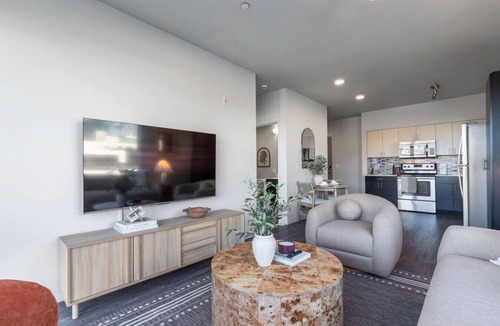 Pioneer Square Apartment | The City Lookout | Views + Walk to Stadiums