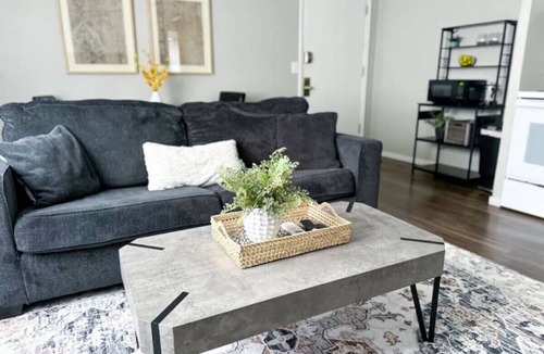 Congress Park Apartment | The Congress Park Retreat – 1BR Near Cherry Creek