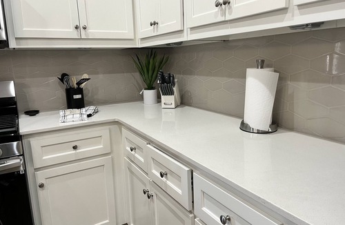 Wheatland House | The Cosmopolitan: Modern, Cozy, New 3bedroom Home