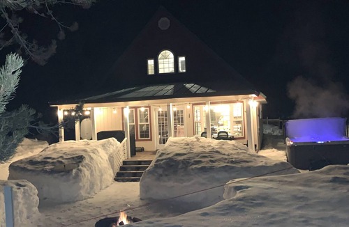 Wagon Wheel House | The Cottage is .5 mile to Cascade lake and 12 miles to Tamarack skiing