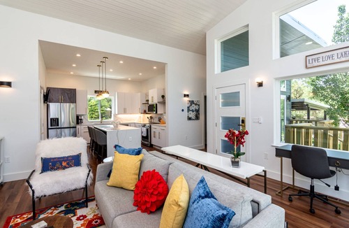 Clifton Cottage | The Cove at Whitney Unit A: Luxury Lakefront Retreat with Semi-Private Cove and Fire Pit
