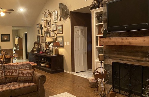Lubbock House | The Cow Palace! Beautiful 3/2 townhouse with a western flair!