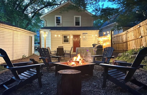 Des Moines House | The Cow Tipper: Near Everything - SPA - Game Room - Fire Pit & Patio - Sleeps 10
