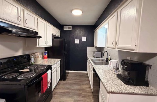 Waxahachie Apartment | The Cowboy Club | Sleeps 4 | Heart of Waxahachie
