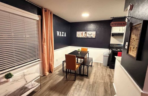 Waxahachie Apartment | The Cowboy Club | Sleeps 4 | Heart of Waxahachie