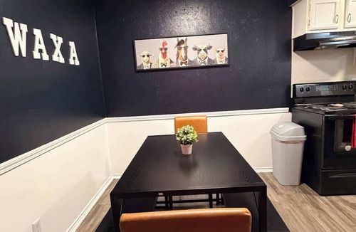 Waxahachie Apartment | The Cowboy Club | Sleeps 4 | Heart of Waxahachie