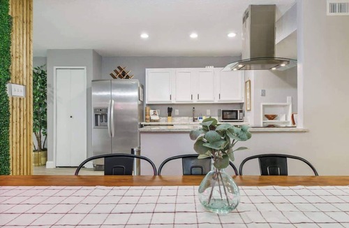 The Colony House | THE COZY COLONY GETAWAY-4BD/2BA 2 KING SUITES