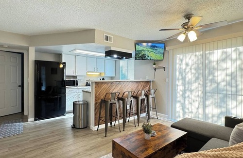 Tollgate Overlook Apartment | The Cozy Condo: Your Home Base near all amenities!