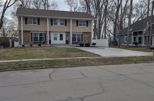 Windsor Heights House | The Cozy Retreat Grt Location Game Room Outdoor Fun and Relaxation.