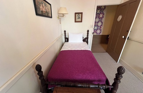 Bentonsport Bed & Breakfast | The Crown Jewel of the Mason House – Spacious, Historic, Unforgettable