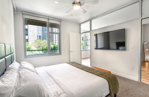 Downtown Dallas Apartment | The Dallas View, King Suite with Resort Amenities
