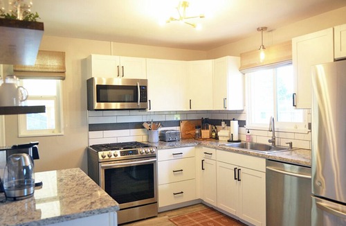 Broomfield House | The Daphne l Luxury Home w/Hot Tub, Gym, Projector