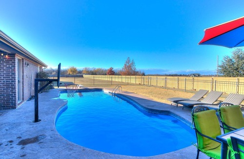 Wheatland House | The Dream Cove/Spacious 5-bedroom, 5 bathroom home with pool/hot tub/game room