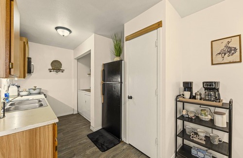 Osawatomie Apartment | The Electric Cowboy Work or Travel 2BR History Trains Trails