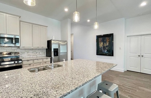 Rosenberg House | The elegant home at 5 star location close to highway 59 within beautiful park