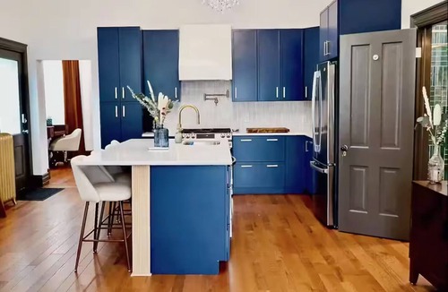 Burlington Apartment | The Emerald Loft - Spa Shower Suite + King Bed Near Downtown, Steps from Bakery