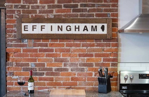 Effingham Apartment | The Exchange. Downtown Luxury for Two, XCHNG. Industrial Executive Loft w/King Bed