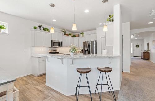Caldwell House | The Explorer! Extra Game Room, Fire pit Sleeps 10!