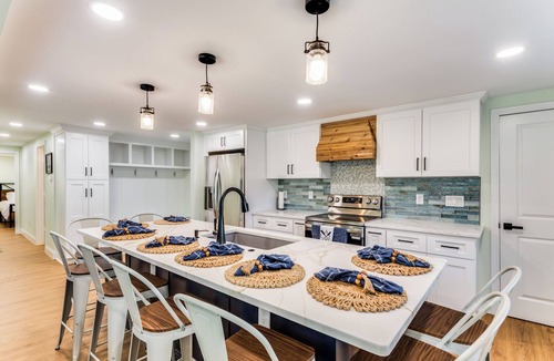 Granbury House | The Falling Pecan Lakehouse
