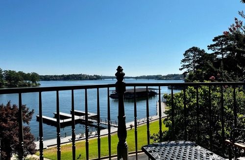 Lake Hamilton House | The Farmhouse - Lakehouse | Boat Dock + Game Room