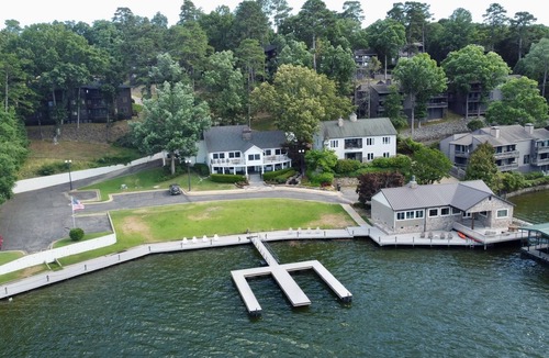 Lake Hamilton House | The Farmhouse - Lakehouse | Boat Dock + Game Room