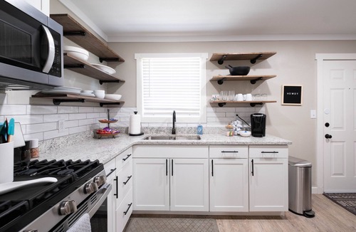 Canyon Apartment | The Flats Modern Apt 7, 3 blocks from WTAMU