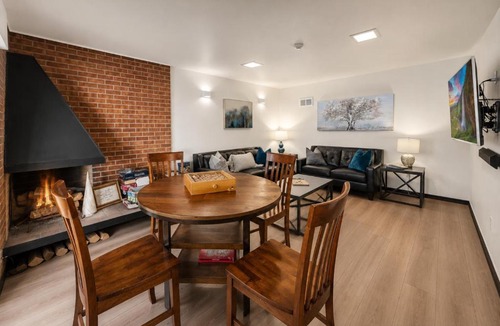 University Park Apartment | The Fox Den in Old Town! Pool, Sauna & Game Room