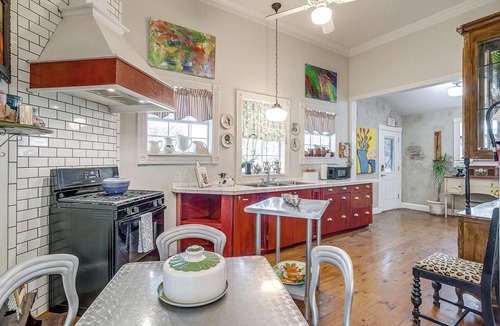 Stephenville House | The Gallery House: Boutique Stay Right by Tarleton