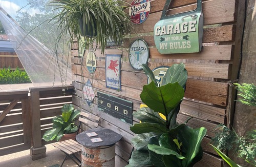 Cowley Apartment | The Garage Suite – Eclectic Chic Studio in the Heart of Plano