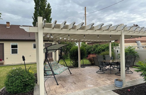 Vernal House | The Gathering Place - Large home, 6 bedrooms, 11 beds, beautiful fenced backyard