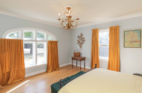 Amarillo Cottage | The Gem on Harrison.Have fun with the whole family at this stylish place.