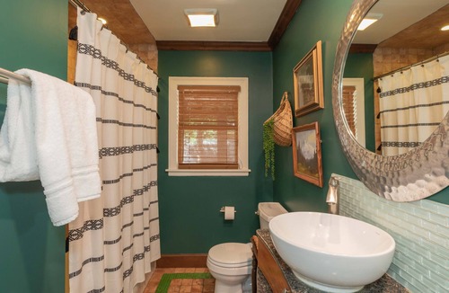 Amarillo Cottage | The Gem on Harrison.Have fun with the whole family at this stylish place.