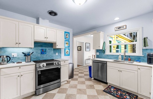 Northwest Olympia House | The Goldfinch West Olympia 3BR, single level, close to town, yard, dog friendly